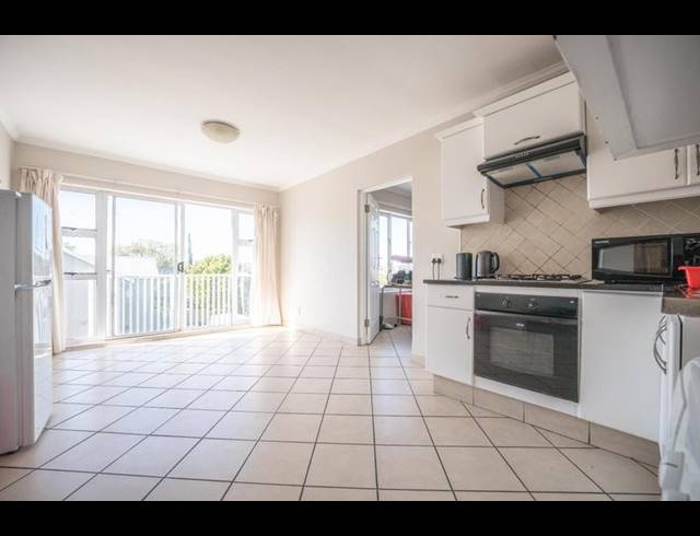 2 BEDROOM APARTMENT FOR SALE IN WEST HILL